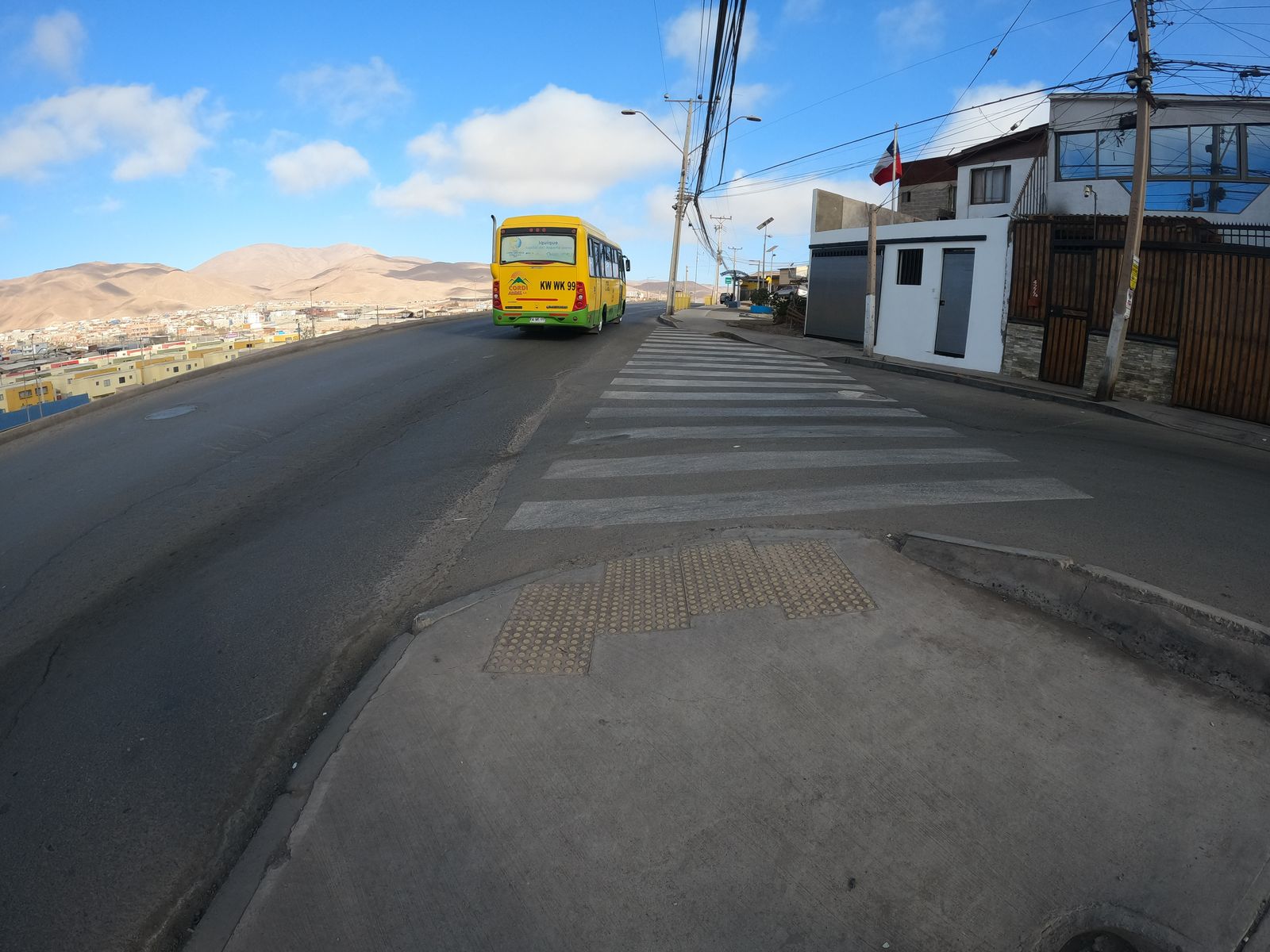 Catastro en terreno de un cruce peatonal con transporte público en Alto Hospicio